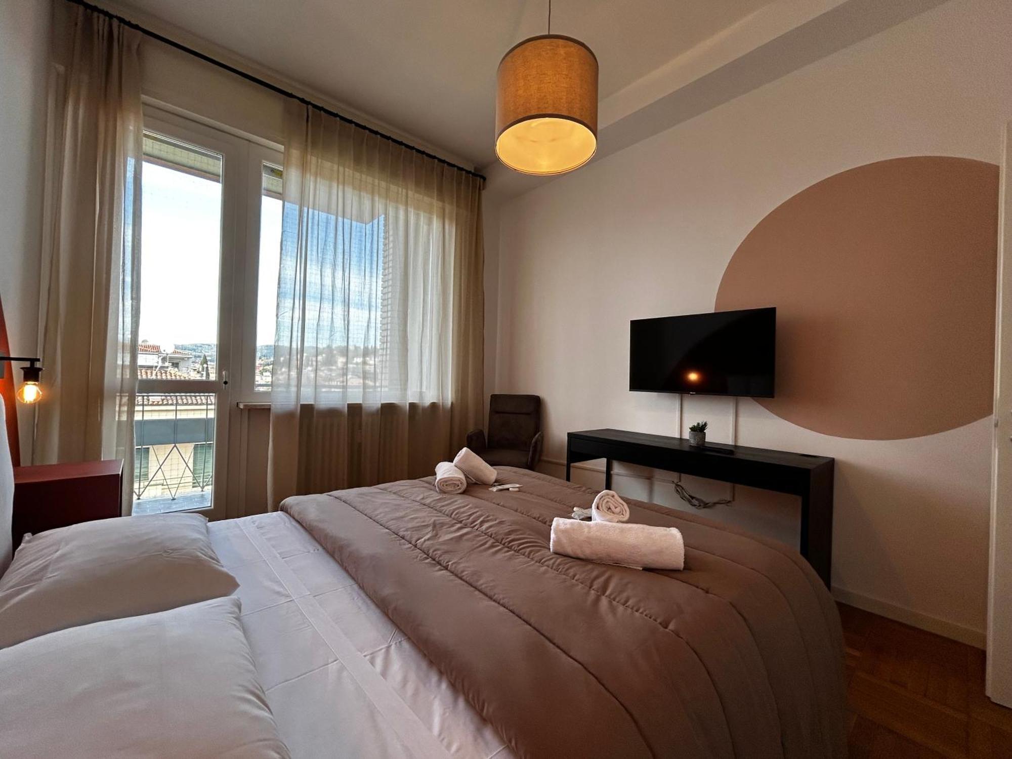 Big House-Private Parking-12" Walk From The Arena Apartment Verona Ngoại thất bức ảnh